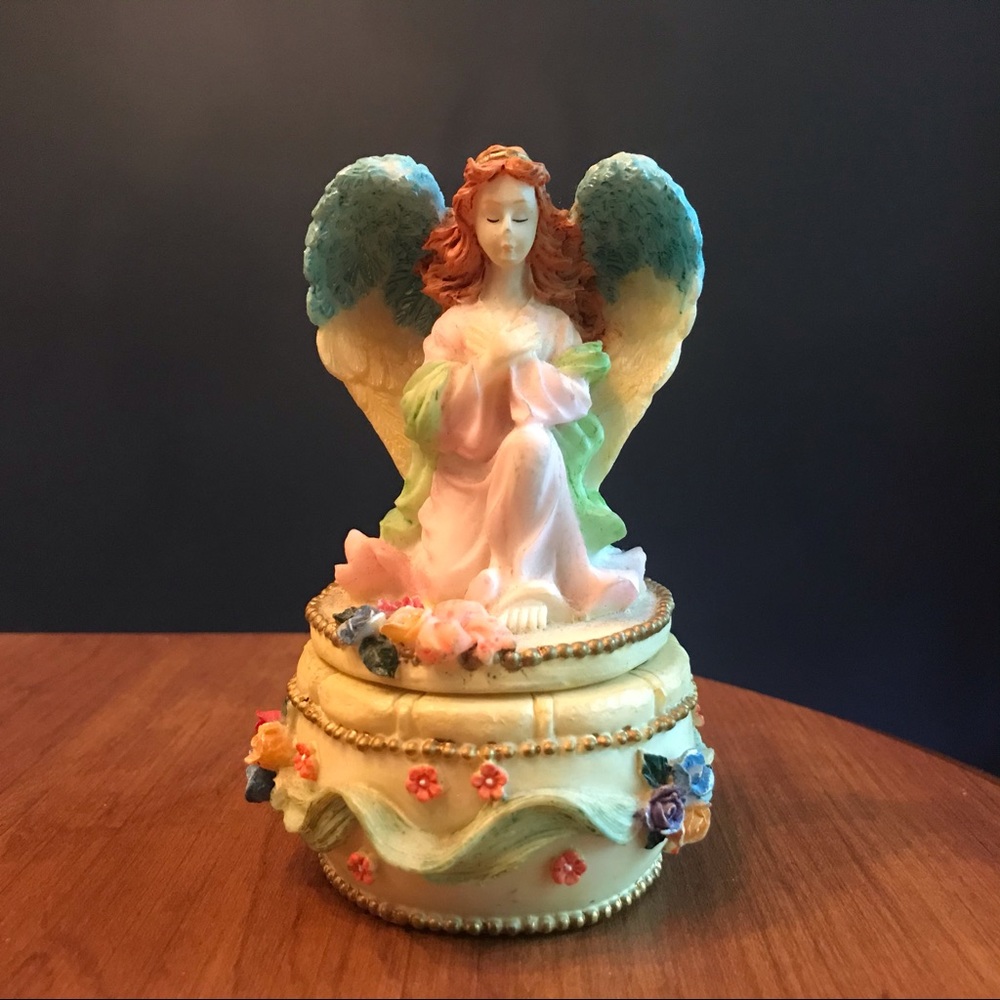 Angel ring / jewelry box